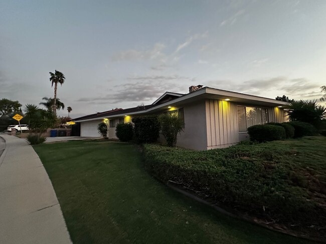 3843 Dalehurst Dr in Bakersfield, CA - Foto de edificio - Building Photo