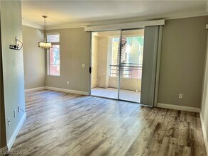 260 E Flamingo Rd, Unit 202 in Las Vegas, NV - Foto de edificio - Building Photo