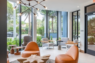 Metropolitan Coral Springs in Coral Springs, FL - Foto de edificio - Interior Photo