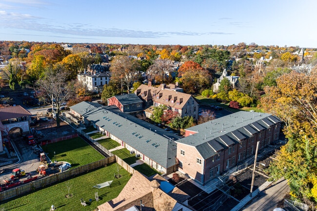 property at 225 W Pastorius St