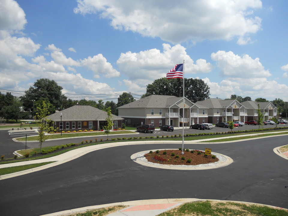 River Breeze Apartments / Richardson Props. in Louisville, KY - Foto de edificio