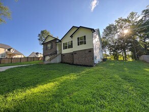 2868 E Old Ashland City Rd in Clarksville, TN - Building Photo - Building Photo
