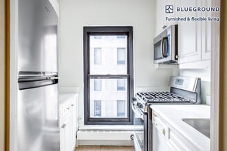 300 E 51st St, Unit FL13-ID532 in New York, NY - Building Photo - Building Photo