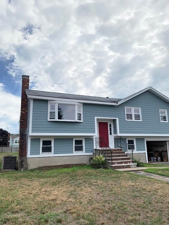 7 Heritage Way in Burlington, MA - Building Photo