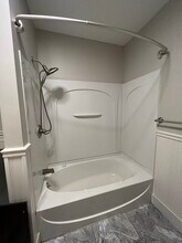 1655 Northampton St-Unit -2 in Holyoke, MA - Building Photo - Building Photo
