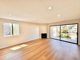 11941 Weddington St in Los Angeles, CA - Building Photo