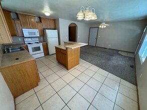1454 N Fulbright Ave in Springfield, MO - Foto de edificio - Building Photo