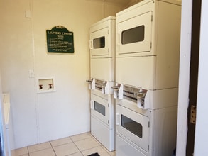 245 N Halifax Ave in Daytona Beach, FL - Building Photo - Building Photo