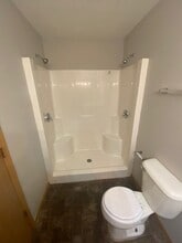 815 N James Ave, Unit A in Tea, SD - Foto de edificio - Building Photo