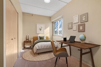 E Street Flats - Student Housing in Arden Hills, MN - Building Photo - Building Photo