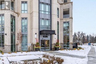 2075 King Rd in King City, ON - Building Photo - Building Photo