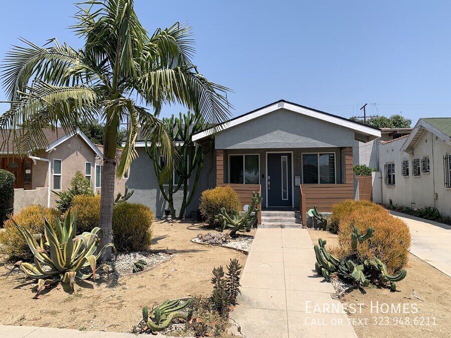 2918 S Norton Ave in Los Angeles, CA - Building Photo