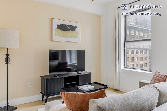 161 W 54th St in New York, NY - Building Photo - Building Photo