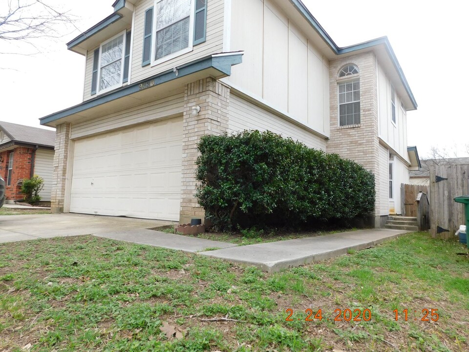 9330 Gillcross Way in San Antonio, TX - Building Photo