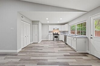 3939 Branch Hollow Dr in Plano, TX - Building Photo - Building Photo