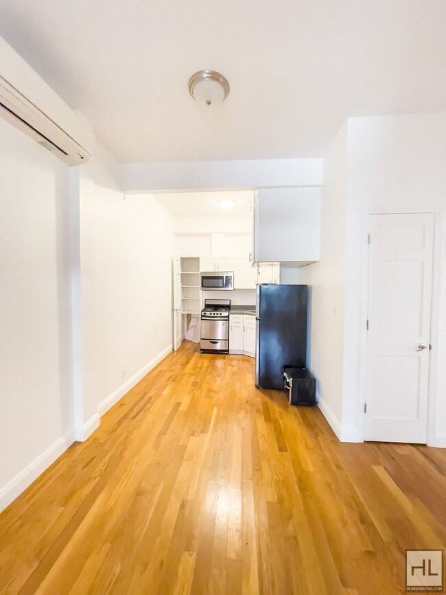 WYCKOFF AVENUE / Spacious 2-Bed 1 Bath / B in Brooklyn, NY - Building Photo - Building Photo