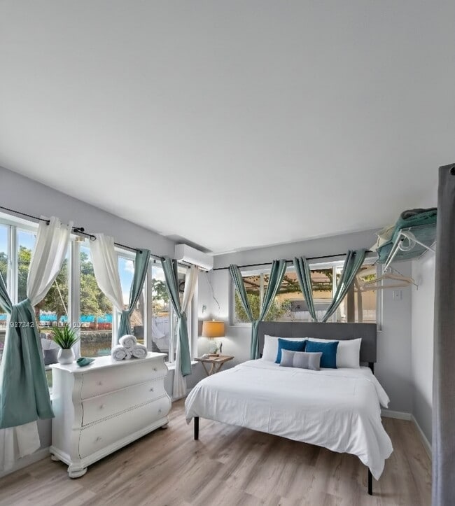 420 SE 9th Ct in Fort Lauderdale, FL - Foto de edificio - Building Photo