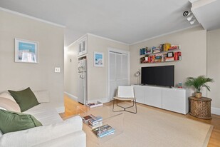 15 Dartmouth St, Unit A in Boston, MA - Building Photo