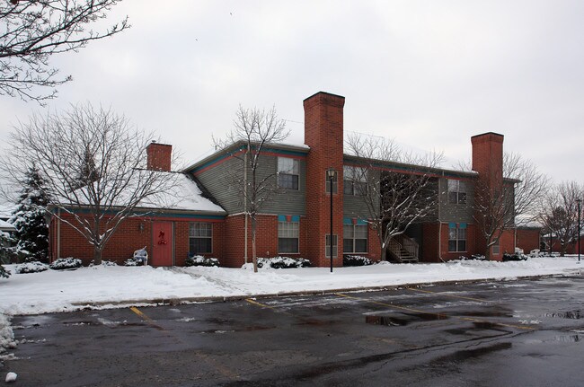 Carriage Town Square Apartments in Flint, MI - Foto de edificio - Building Photo