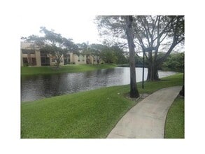 611 Cypress Lake Blvd in Pompano Beach, FL - Building Photo - Building Photo