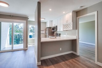 7502 Parkway Dr in La Mesa, CA - Building Photo - Building Photo