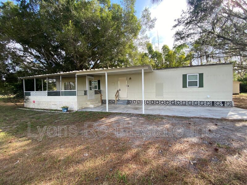 2331 Gish Ln in North Fort Myers, FL - Building Photo