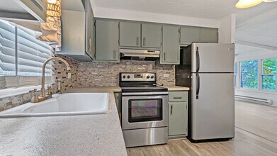 9 Greenwich Dr in High Bridge, NJ - Building Photo - Building Photo