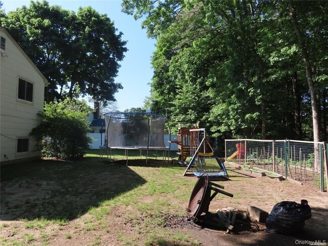 1210 Smithtown Ave in Bohemia, NY - Building Photo - Building Photo