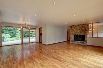 11004 SE 26th St in Bellevue, WA - Building Photo - Building Photo