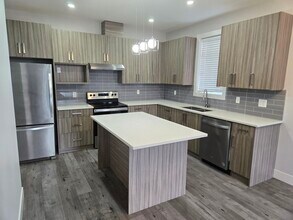 834 Cadder Ave in Kelowna, BC - Building Photo - Building Photo