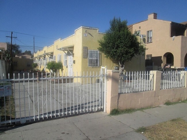 933 79th St in Los Angeles, CA - Building Photo - Building Photo
