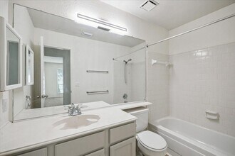 143 W Village Knoll Cir in Spring, TX - Building Photo - Building Photo