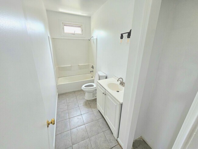 483 Ferry St in New Haven, CT - Foto de edificio - Building Photo
