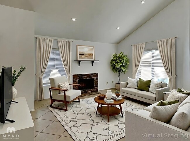 10037 E Stella Rd in Tucson, AZ - Foto de edificio - Building Photo