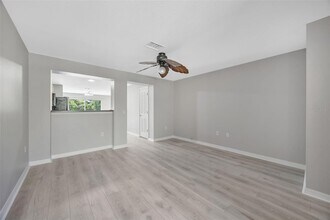 6831 Dartmouth Hill St in Riverview, FL - Foto de edificio - Building Photo