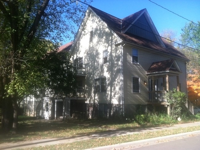 200 Cedar St