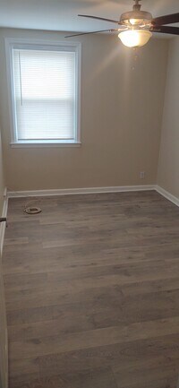 801 Tyson Ave, Unit 2nd Floor photo'