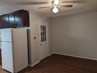 2111 Laura Ln photo'