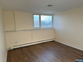 242 Washington Ave, Unit D in Nutley, NJ - Building Photo - Building Photo