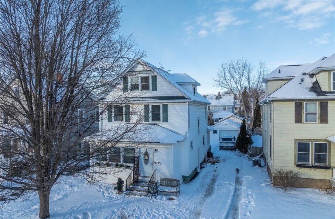 18 Deland Park a in Fairport, NY - Building Photo