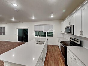 4390 N Poplar St in Eagle Mountain, UT - Building Photo - Building Photo