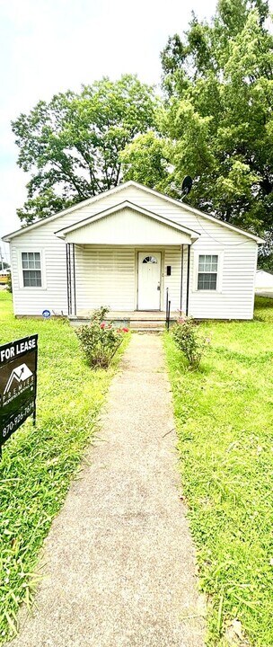 257 N Pine Ave in Trumann, AR - Building Photo