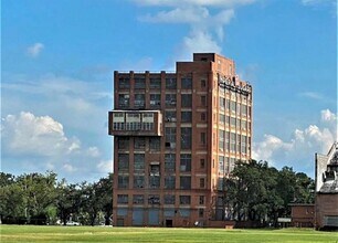 411 Ulrich St in Sugar Land, TX - Building Photo - Building Photo