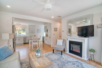 21 Overlook Ave in Groton, CT - Building Photo - Building Photo