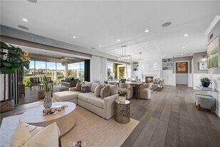 58 Victoria in Newport Beach, CA - Building Photo
