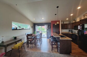 8016 W Vista Park St in Sioux Falls, SD - Building Photo - Building Photo