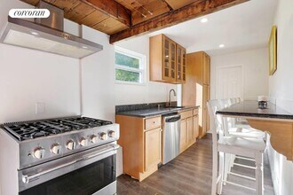 108 Hillcrest Ave in Southampton, NY - Building Photo - Building Photo