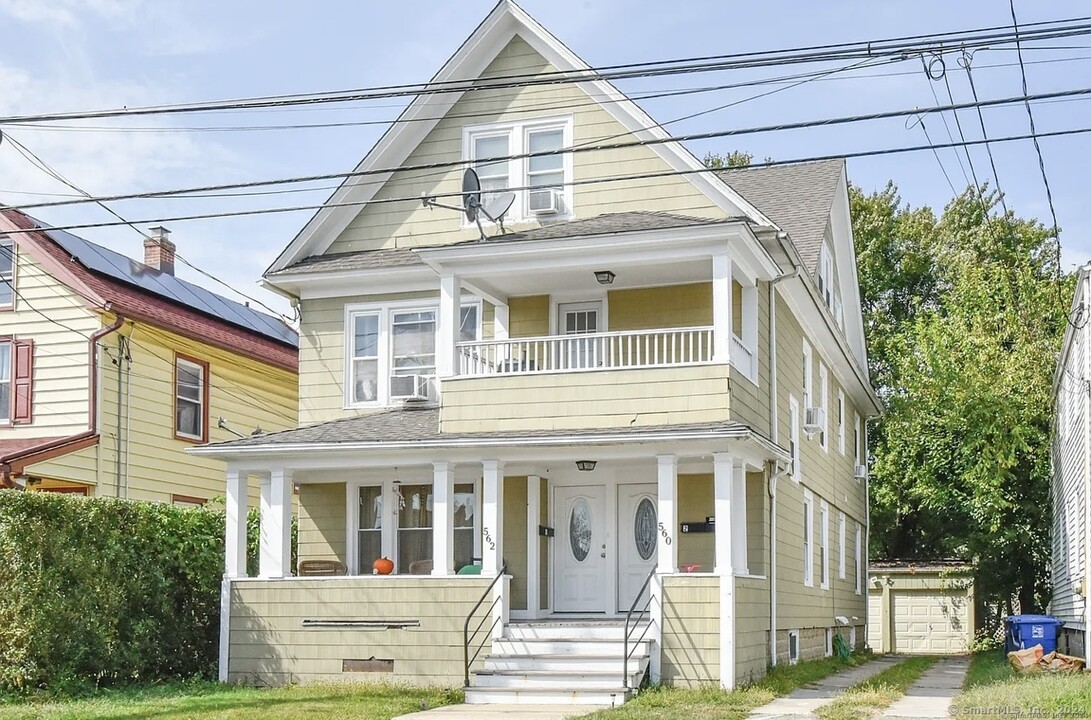 560 Garfield Ave in Bridgeport, CT - Foto de edificio