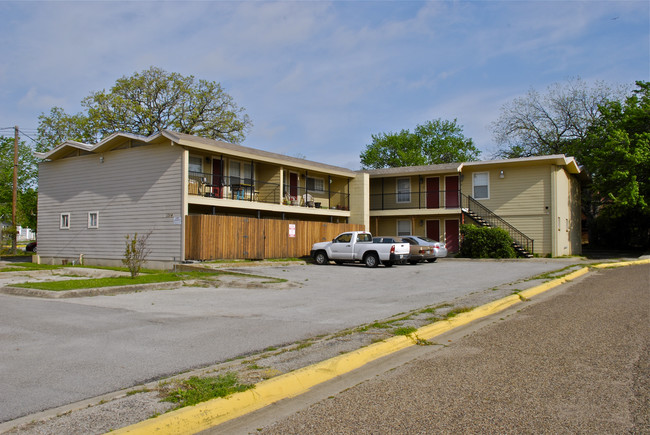 Oak Street Apartments