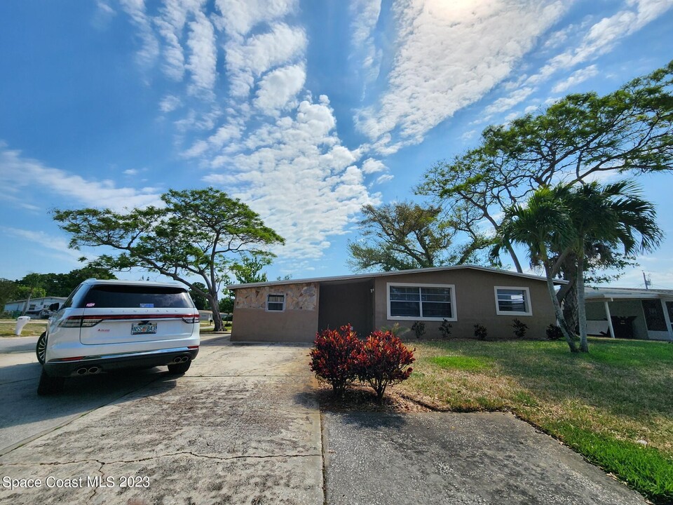 1459 Lillian Dr in Melbourne, FL - Building Photo